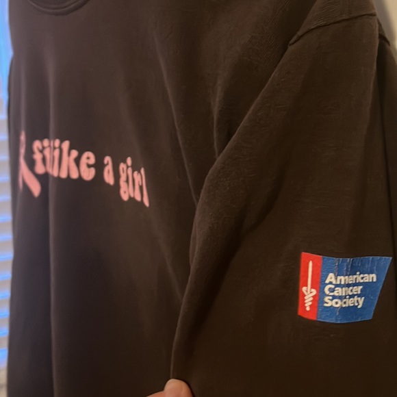 Pre-loved long sleeved T-shirt from a breast cancer fundraiser. - Picture 3 of 6